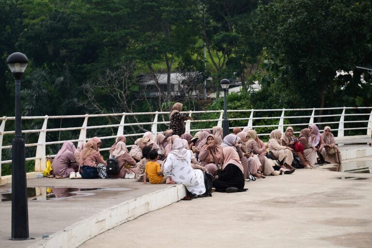 Muslim Women bonding outside mosque indonesia documentary photographer joseaparra