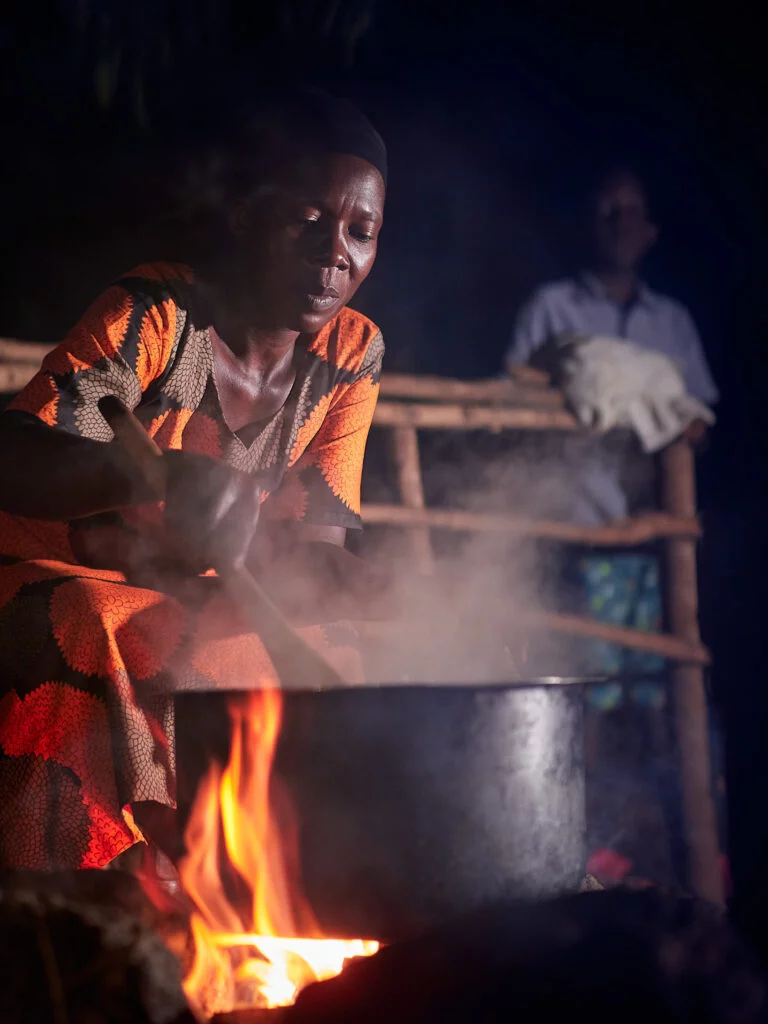 Kids waiting dinner in uganda orphanage ngo volunteer niños orfanato uganda vluntario ong